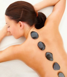 Njut av klassisk massage och Hot Stone massage på Salong Unik. Boka din tid online eller ring 021 - 80 11 12